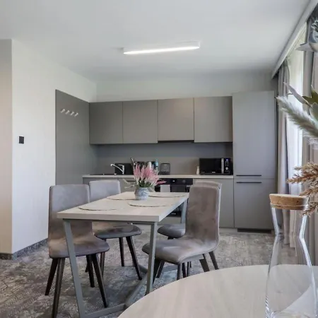 Hotel Pod Jedlami 3*