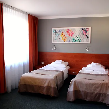 Hotel Pod Jedlami 3*